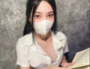Cô giáo bú cu cho học sinh khi đang ôn thi